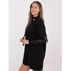 Suknelė juoda MI SK 4303 – elegancijai ir pasitikėjimui kasdien.