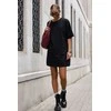 Suknelė moteriška juoda oversized marškinėlių stiliaus SELLA