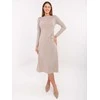 Suknelė smėlio spalvos IT SK – elegancijai ir patogumui visomis progomis.