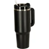 Termo puodelis su šiaudeliu ir rankenėle, 1200 ml talpos juodas termosas.