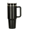 Termo puodelis su šiaudeliu ir rankenėle, 1200 ml talpos juodas termosas.
