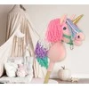Vienaragis ant lazdos Hobby Horse rožinis su spalvota karčiene ir auksiniu ragu
