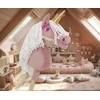 Vienaragis Hobby Horse lazdoje pastelinės rožinės spalvos su balta karčiais A4