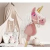 Vienaragis Hobby Horse lazdoje pastelinės rožinės spalvos su balta karčiais A4