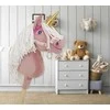 Vienaragis Hobby Horse lazdoje pastelinės rožinės spalvos su balta karčiais A4
