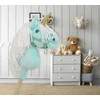Vienaragis Hobby Horse su lazda mėtų spalvos su balta karčiais ir auksiniu ragu
