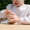 2in1 silikoninis puodelis gėrimui ir užkandžiavimui su šiaudeliu 180 ml MinikOiOi