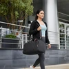 Bez Marki Keliausite su stiliumi: 40l juoda sportinė kelioninė rankinė