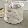 La Factory Bez Marki KOSZ NA ZABAWKI OKRĄGŁY Ø 38 CM WYSOKOŚĆ 32 CM BEŻOWY W GWIAZDKI