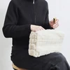 Bez Marki Minkšta kreminė kosmetinė iš poliesterio ir nailono, 18x10x11 cm
