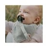 Mushie BIBS čiulptuko laikiklis BRAID, Sage/Ivory