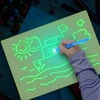 DK „Magic Board“ DAŽYMAS ŠVIESOS trafaretais A4 LED rašiklis