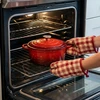 Emaliuotas ketaus PUODAS su dangteliu HAGE 4L 24 cm raudonas indukcinis grilis
