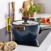 IKEA KLIPPFISK Puodas su dangteliu, stiklas/medinis juodai mėlynas, 5 l
