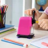 Miximport Mokyklinis galąstuvas su konteineriu žaliam arba rožiniam švaistikliui