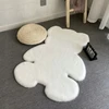 Perfectlife DYWANIK W KSZTAŁCIE MISIA MIĘKKI DUŻY 75cm / 105cm Baltas