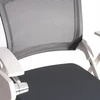 Tamsiai pilka tinklelio biuro konferencijų kėdė su baltu stalu ir rėmu