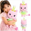 Toys KATINĖS NAMAS MASKOTAS GABI FAIRY PLIŠINIS ŽAISLAS 31cm RINKINYS IŠ PASAKOS GLOBENIS