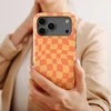 Voltuna Dėklas „Checkerboard Illusion“ su MagSafe Apple iPhone 13-17 modeliams