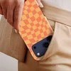 Voltuna Dėklas „Checkerboard Illusion“ su MagSafe Apple iPhone 13-17 modeliams