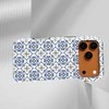 Voltuna Dėklas „Classic Indigo Motif“ su MagSafe Apple iPhone 13-17 modeliams