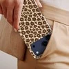 Voltuna Dėklas „Cocoa Leopard Hide“ su MagSafe Apple iPhone 13-17 modeliams