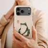 Voltuna Dėklas „Emerald Calligraphy Frog“ su MagSafe Apple iPhone 13-17 modeliams