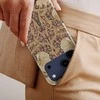 Voltuna Dėklas „Golden Vine Tapestry“ su MagSafe Apple iPhone 13-17 modeliams