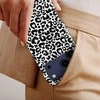 Voltuna Dėklas „Midnight Leopard Whiteout“ su MagSafe Apple iPhone 13-17 modeliams