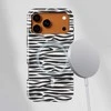 Voltuna Dėklas „Monochrome Zebra Flow“ su MagSafe Apple iPhone 13-17 modeliams