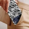 Voltuna Dėklas „Monochrome Zebra Waves“ su MagSafe Apple iPhone 13-17 modeliams