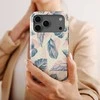 Voltuna Dėklas „Soft Blush Feathers“ su MagSafe Apple iPhone 13-17 modeliams