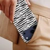 Voltuna Dėklas „Zebra Stripe Repeat“ su MagSafe Apple iPhone 13-17 modeliams