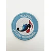 Klaipėdos „Vyturio“ progimnazijos emblema, EMBLEMA: Emblema su prisiuvimu