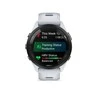 Išmanusis laikrodis Garmin Forerunner 265. Juodas apvadas su baltojo akmens spalvos korpusu ir baltojo akmens bei melsvos spalvos silikoniniu dirželiu