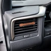 Lukata Automobilio kvapo rinkinys – metalinis korpusas su graviruota medine plokštele, 2 kvapiosios lazdelės ir 10 ml kvapusis aliejus