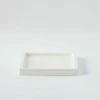 Lukata Kvadratinis gipso padėkliukas – minimalistinė elegancija žvakėms ir namų dekoravimui