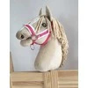Super Hobby Horse Reguliuojamas kantaras hobi arkliukui – tamsiai rožinis su balta pūkine apdaila