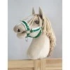 Super Hobby Horse Reguliuojamas kantaras hobi arkliukui A3 – žalias su balta pūkine apdaila