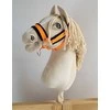 Super Hobby Horse Reguliuojamas kantaras hobi arkliukui – neoninis oranžinis su juoda pūkine apdaila