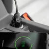 Kruger &amp; Matz dvigubas USB 3100 mA automobilinis įkroviklis su Quick Charge 3.0 ir maitinimo tiekimu