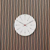 Arne Jacobsen Clocks Arne Jacobsen - Bankininkų sieninis laikrodis - Ø21 cm - Baltas