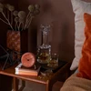 Arne Jacobsen Clocks Arne Jacobsen - Miesto rotušės stalo laikrodis - Ø11 cm - Raudonas