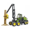Bruder John Deere 1270g kombainas su medžio šaka