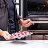 KitchenAid - Metalinės kepimo formos, mini apvalios kepimo formos, 12 vnt. - sidabrinės