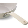 KitchenAid - Spalvota aliuminio keptuvė - migdolų kremo spalvos - 24 cm