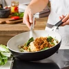 KitchenAid - Spalvotas aliuminio vokas - matinės juodos spalvos - 28 cm