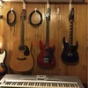 Pakabinamas sieninis gitaros laikiklis MT