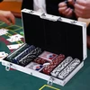 Aosom Pokerio rinkinys aliuminio lagamine, 300 žetonų, 5 kauliukai ir 2 kortų kaladės