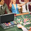 Aosom Pokerio rinkinys su 300 žetonų, 2 kortų kaladėmis, 5 kauliukais, sidabrinis